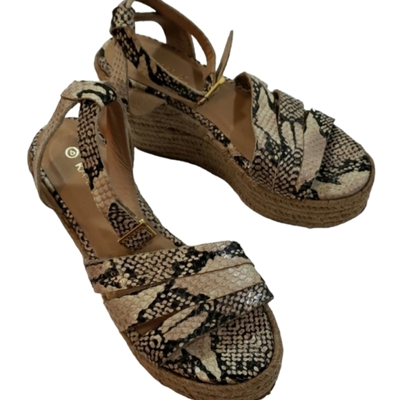 Kaanas~Size 6~Black/Ivory Galapagos Sandals NEW. - Picture 7 of 9